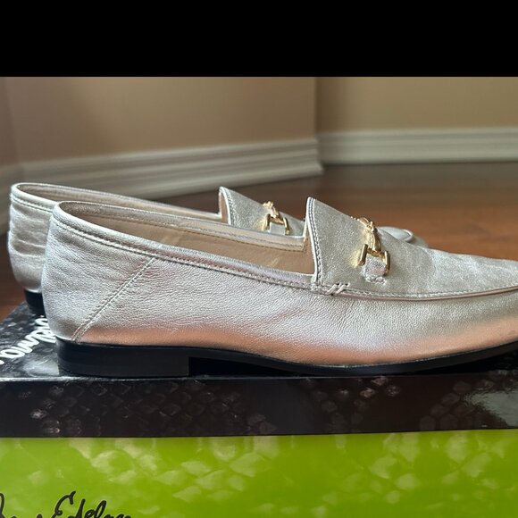 Sam Edelman Lorraine Silver Flats - Picture 2 of 6